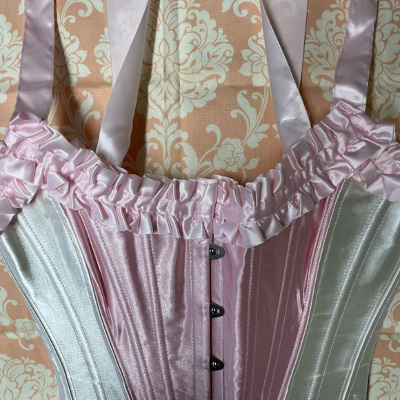 Women size M pink and white camisole - Picture 3 of 8